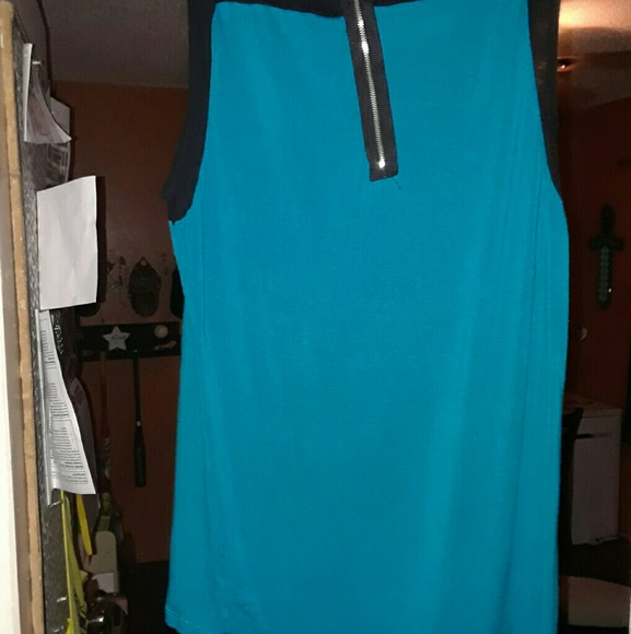 Mossimo - Picture 4 of 4